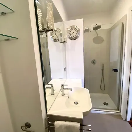 Charming Flat With Ac In Porta Venezia 아파트 *