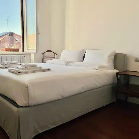 Charming Flat With Ac In Porta Venezia 아파트 *